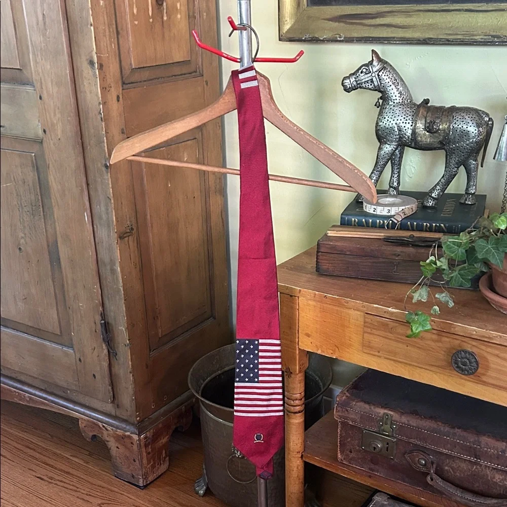 VINTAGE Tommy Hilfiger Patriotic Tie with American Flag Design